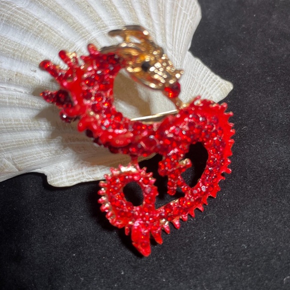 NEW BETSEY JOHNSON RED SNAKEL CRYSTAL EMBELLISHED BROOCH PIN - Picture 3 of 4